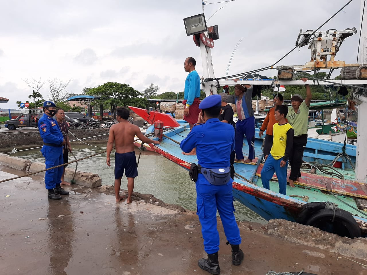 Satpolair Polres Jepara Berikan Himbauan Pada Nelayan Untuk Antisipasi Cuaca Ekstrim