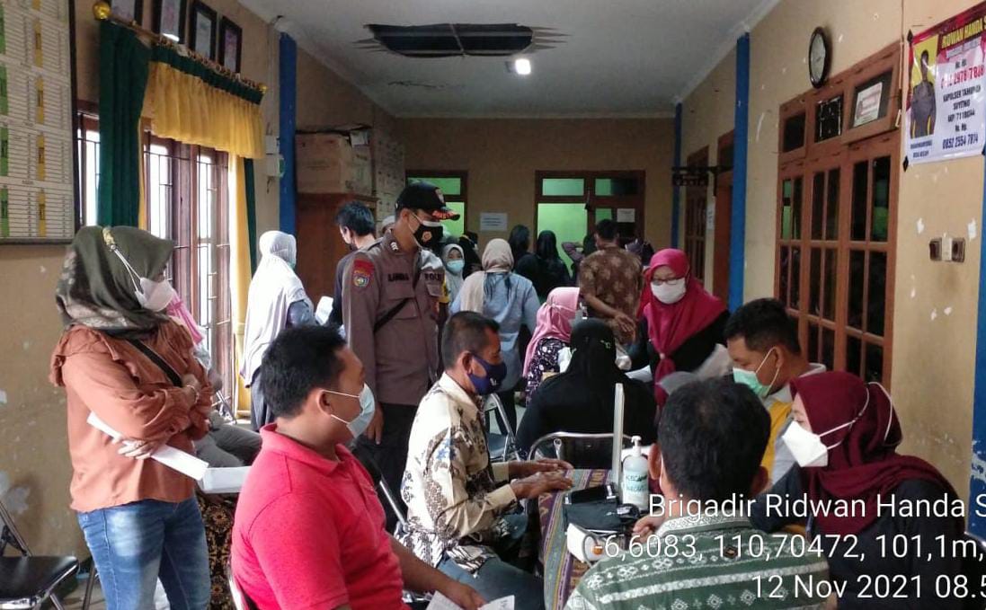 Polsek Tahunan Bersama Instansi Terkait Tinjau Pelaksanaan Vaksinasi Untuk Warga