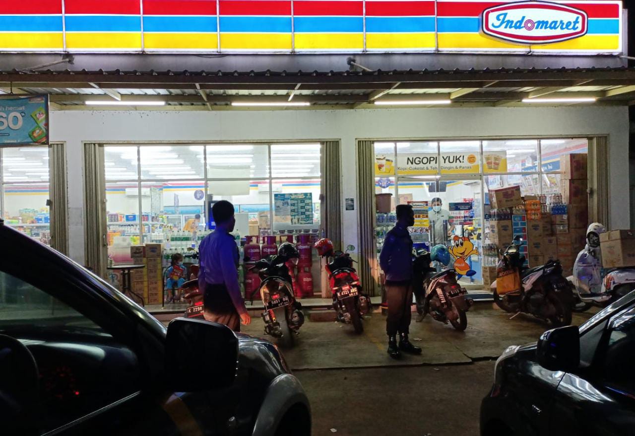 Patroli Pertokoan Dilaksanakan Polsek Nalumsari Antisipasi Tindak Kejahatan