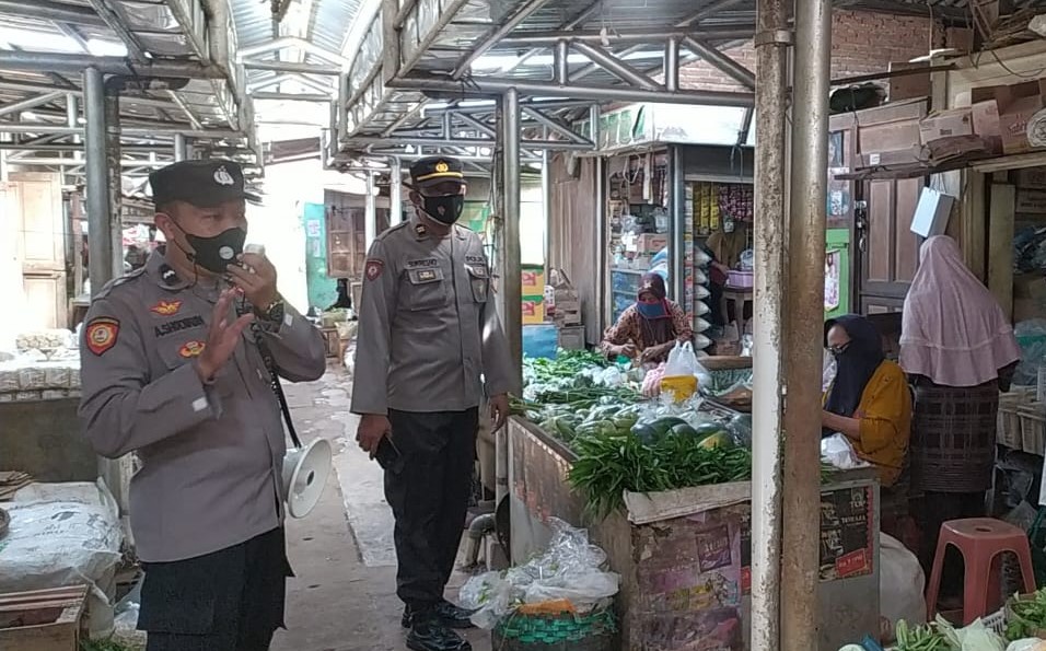 Antisipasi Gelombang Baru Covid-19, Polsek Bangsri Rutin Gelar Pendisiplinan Prokes di Kawasan Pasar
