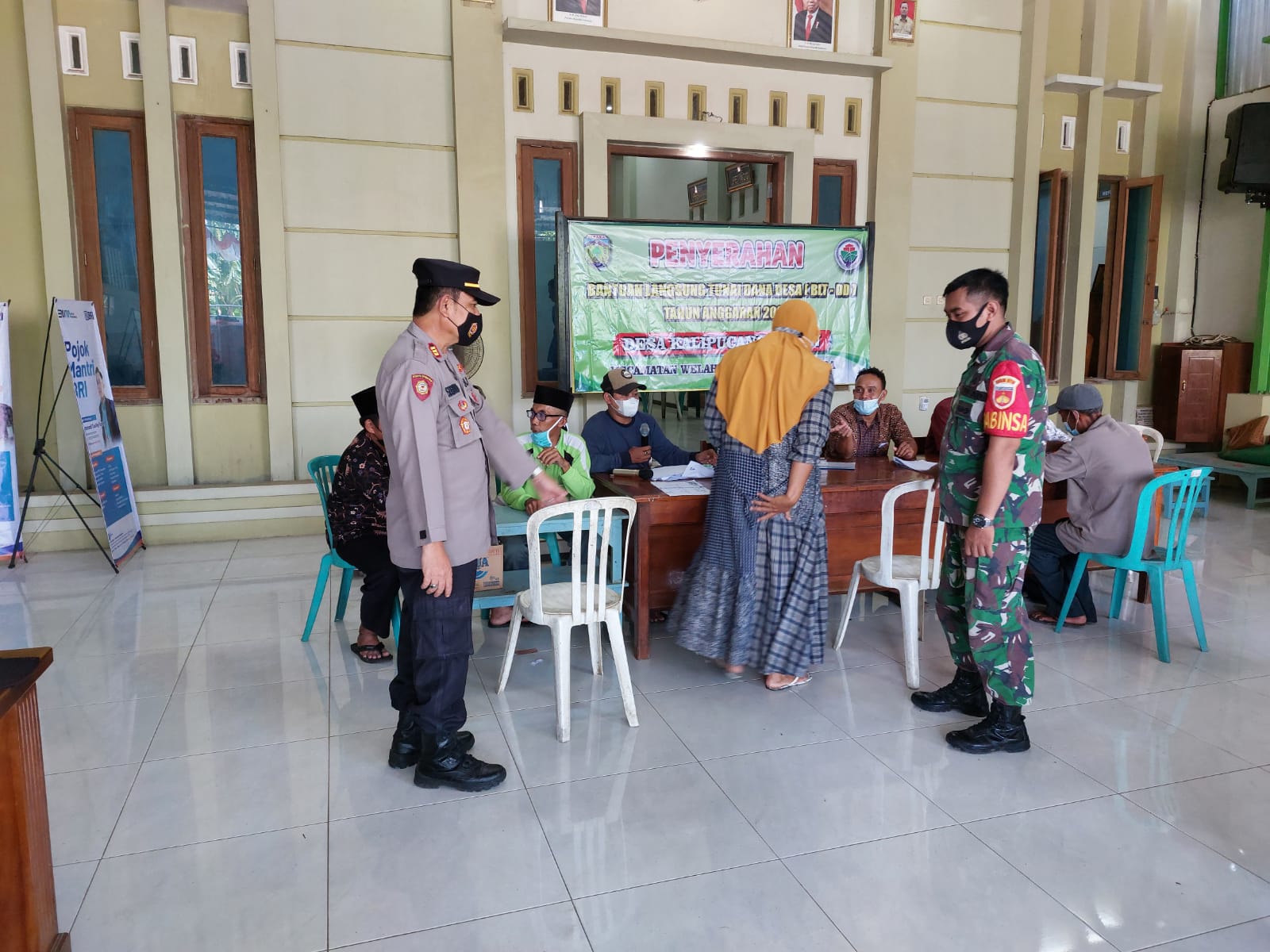 Polsek Welahan Polres Jepara Monitoring Pelaksanaan Vaksinasi Di Balai Desa Kalipucang Kulon