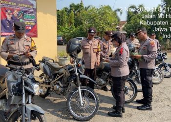 Pastikan Kendaran Dalam Keadaan Prima Jelang Pemilu 2024, Polsek Jepara Kota Cek Kendaraan Dinas