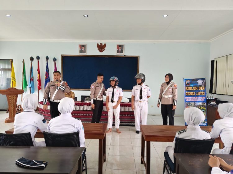 Glorifikasi Operasi Keselamatan Candi 2025, Polisi Gelar Sosialisasi di SMK N 1 Jepara