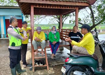 Bhabinkamtibmas Polsek Donorojo Sambang Warga Desa Banyumanis, Perkuat Sinergi Jaga Kamtibmas
