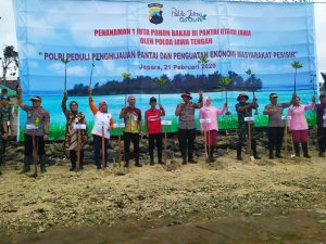 Kunjungi Jepara, Kapolda Jawa Tengah Dan Pangdam IV Tanam Sejuta Pohon Di Pantai Jepara.